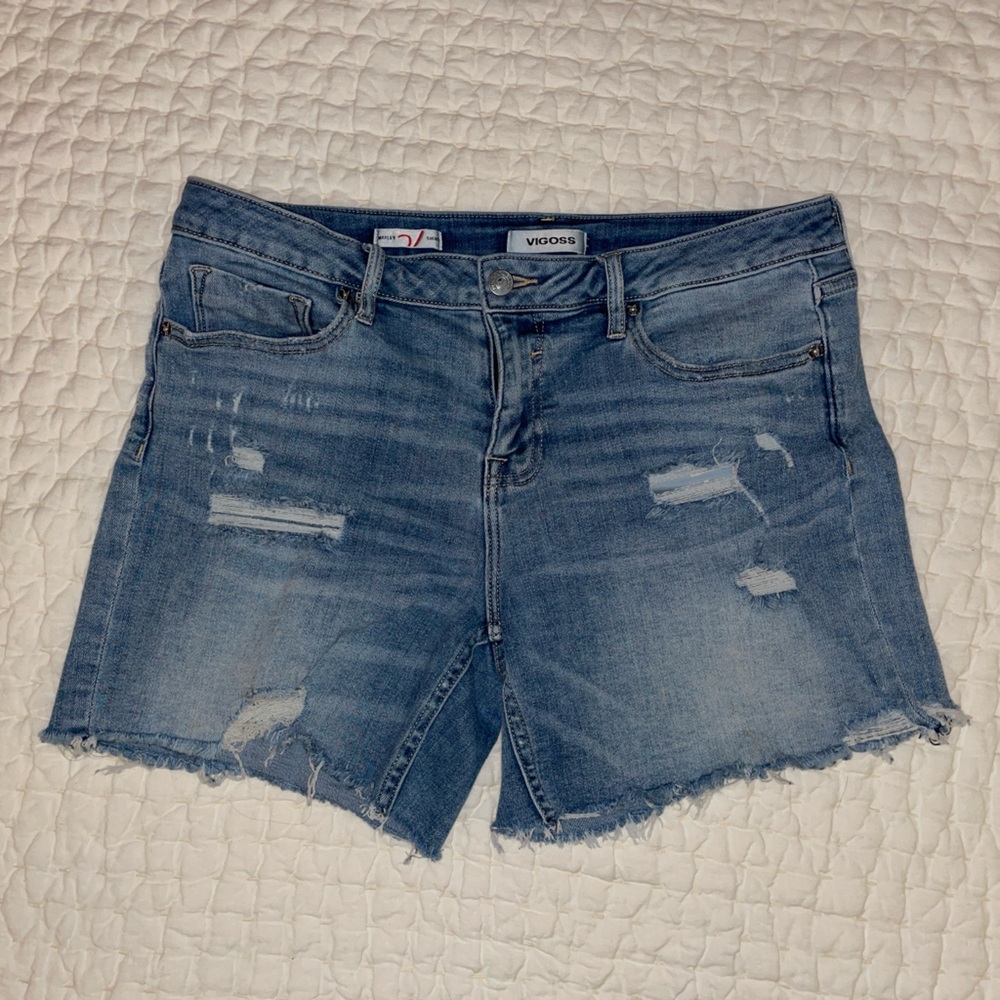 Vigoss Marley Destructed Tacked
Cuff Short, mid rise. Denim Jean short  size 30.